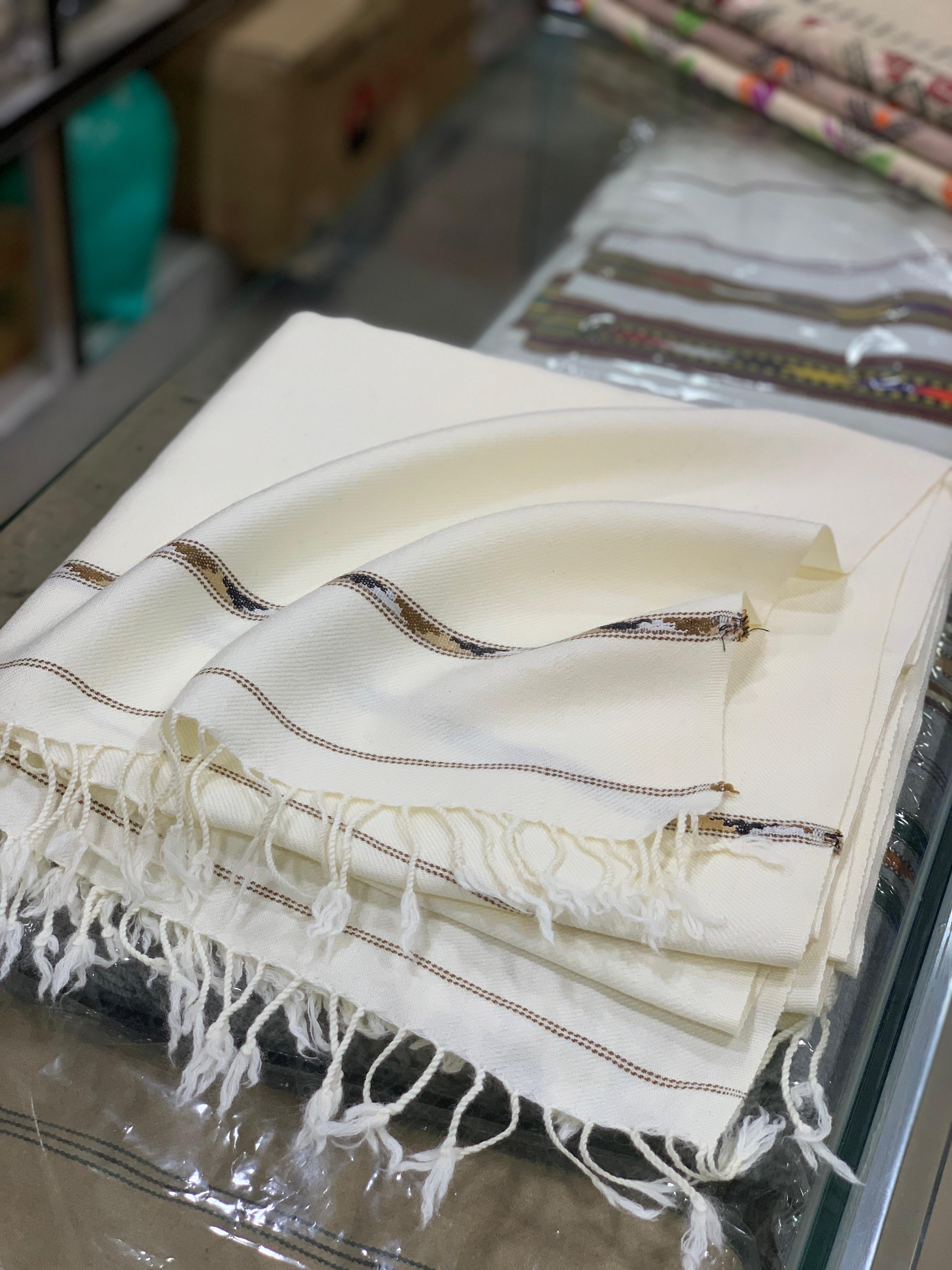 72 Wool With Boarder